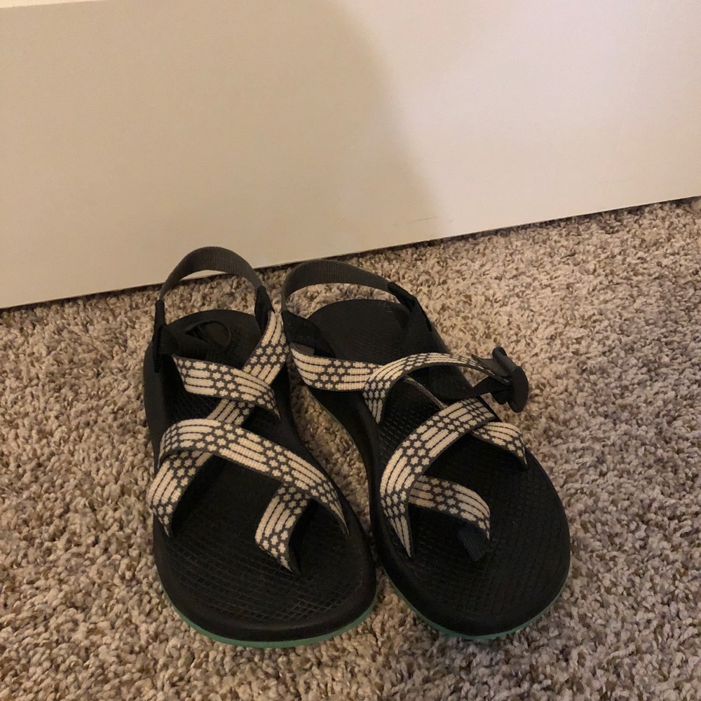 Size 7 women’s Chacos one toe strap